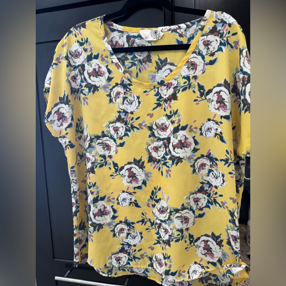 Womens Everleigh L Short Sleeve Yellow Floral Blouse